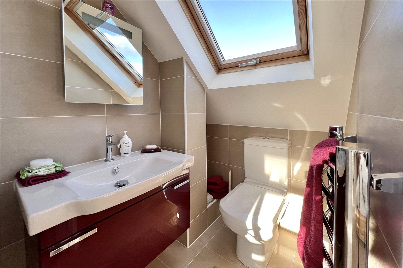 Guest Suite Off Bed3